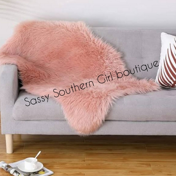 ⭐🆕Big Faux fur blush mauve pink rug - Picture 2 of 8